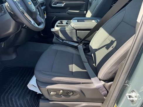 Used 2025 Chevrolet Silverado 1500 LT AWD/4WD image 15