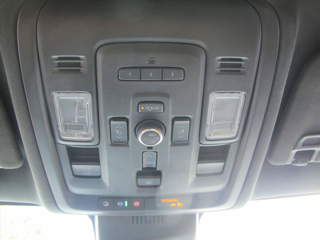 Used 2023 GMC Yukon SLT w/ SLT Premium Package AWD/4WD image 21