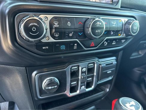 Used 2021 Jeep Wrangler Unlimited Sahara image 26