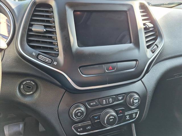 Used 2019 Jeep Cherokee Latitude w/ Popular Appearance Group FWD image 14
