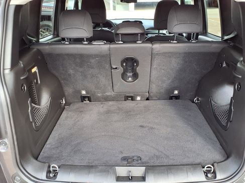 Used 2018 Jeep Renegade Latitude w/ Popular Equipment Group image 18