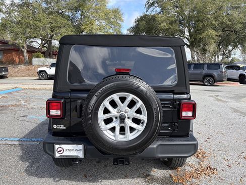 Used 2023 Jeep Wrangler Sport S image 6