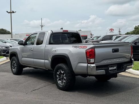 Used 2017 Toyota Tacoma TRD Off-Road w/ Tow Package AWD/4WD image 22