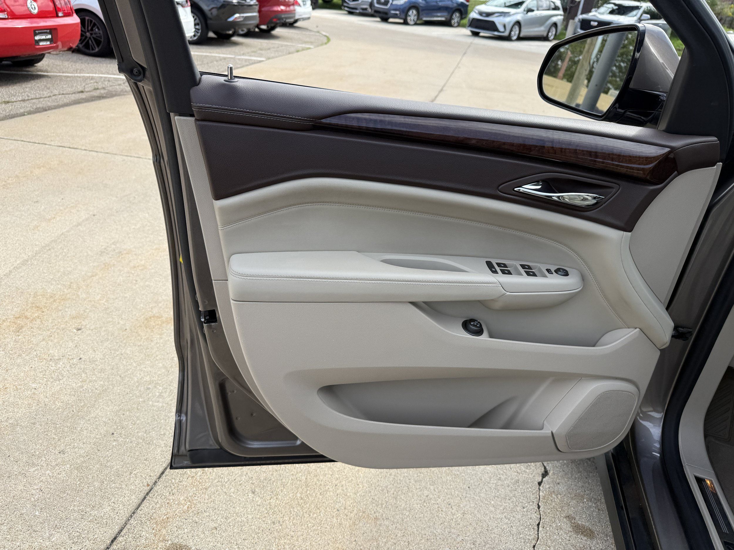Used 2011 Cadillac SRX Luxury FWD image 9