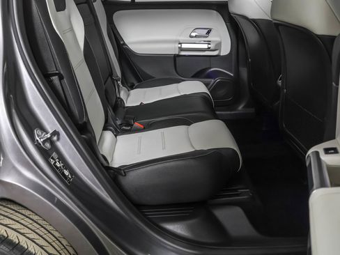 Used 2021 Mercedes-Benz GLB 250 4MATIC w/ AMG Line image 40