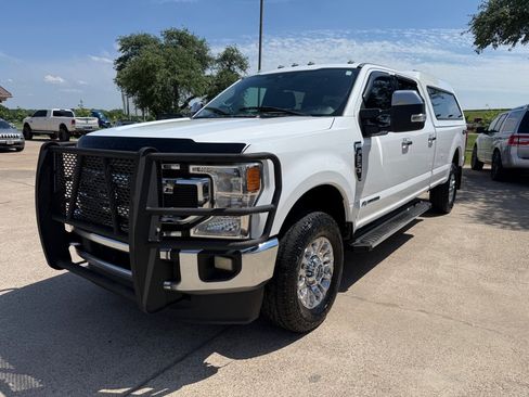 Used 2021 Ford F250 XLT w/ XLT Premium Package AWD/4WD image 3