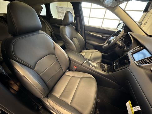 New 2025 INFINITI QX50 Luxe image 24