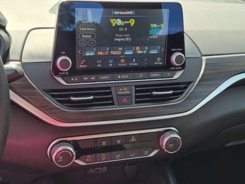 Used 2025 Nissan Altima 2.5 SV FWD image 20