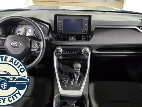 Used 2021 Toyota RAV4 LE image 25