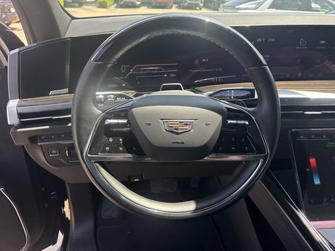 Used 2025 Cadillac Escalade Premium Luxury AWD/4WD image 16