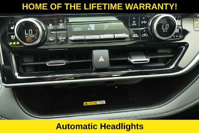 Used 2025 Toyota Highlander Platinum AWD/4WD image 27