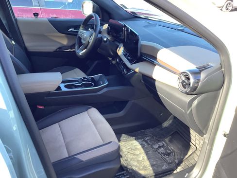 Used 2025 Chevrolet Equinox ACTIV w/ Safety and Technology Package image 7