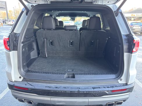 Used 2024 GMC Acadia Elevation image 16