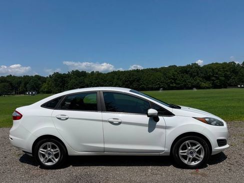 Used 2017 Ford Fiesta SE FWD image 5