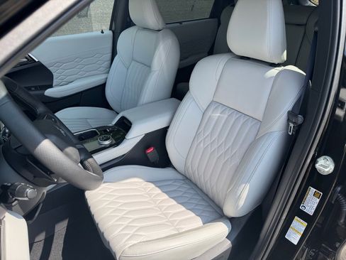 New 2025 Mitsubishi Outlander AWD image 24