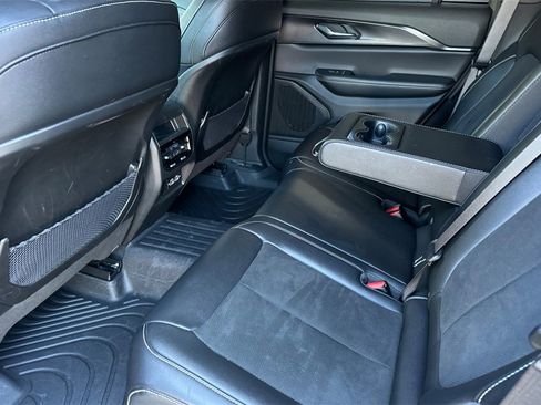 Used 2024 Jeep Grand Cherokee Altitude image 12