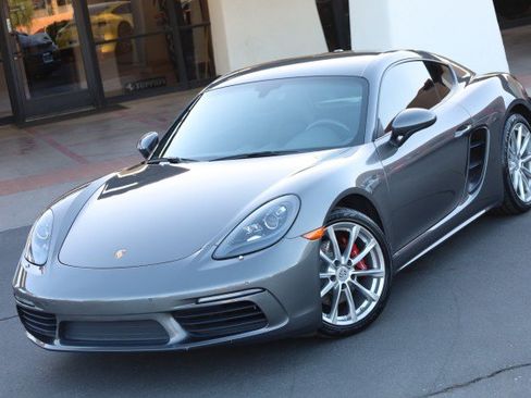Used 2018 Porsche 718 Cayman RWD image 1