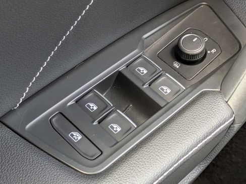 Used 2022 Volkswagen Tiguan SE R-Line FWD image 24