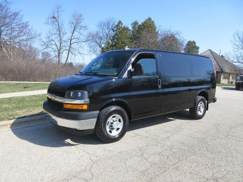Used 2018 Chevrolet Express 2500 w/ Driver Convenience Package image 3