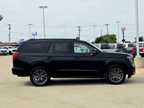 New 2026 Ford Expedition Platinum w/ Stealth Appearance Package AWD/4WD image 7