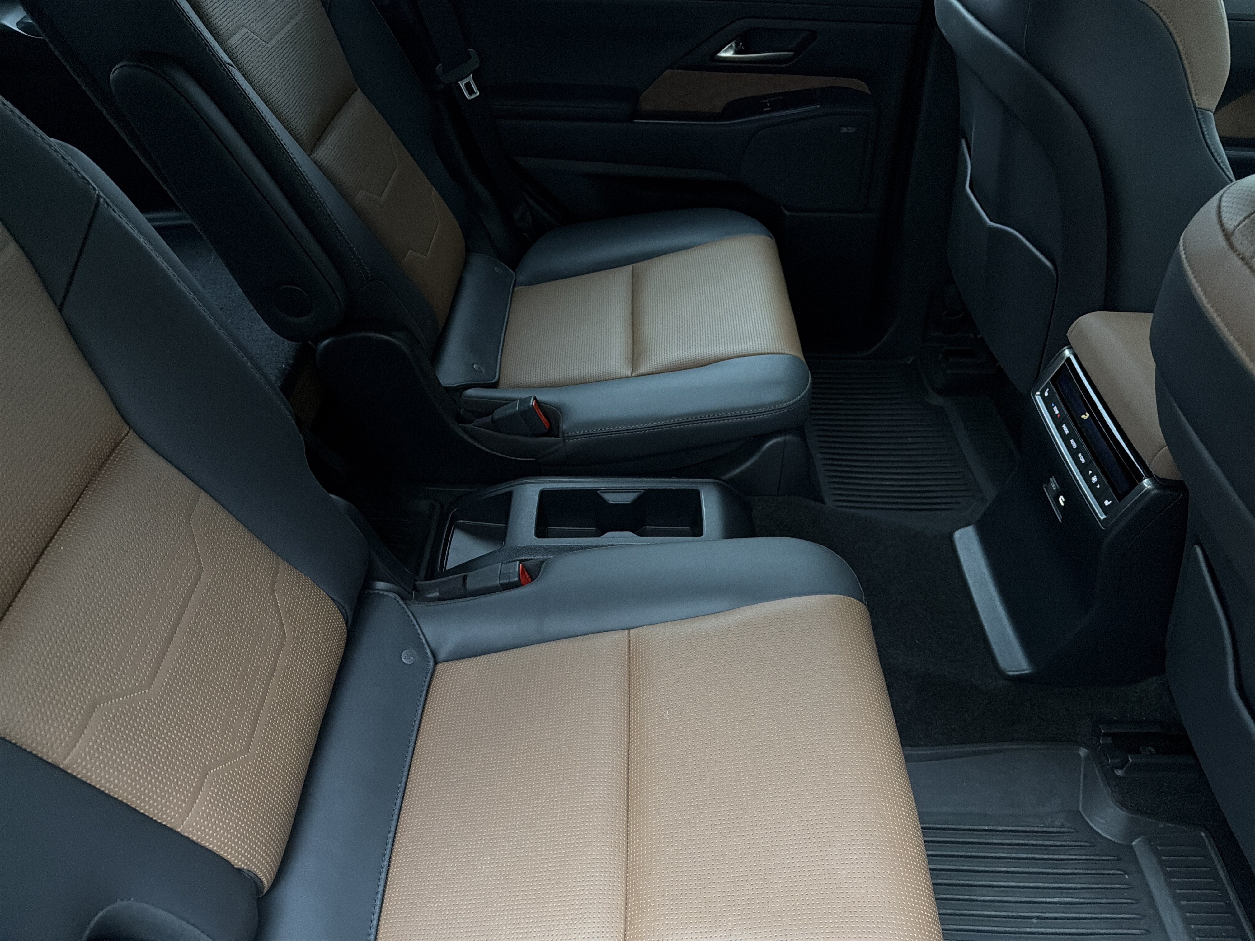 Used 2025 Lexus GX 550 w/ Cold Area Package AWD/4WD image 38