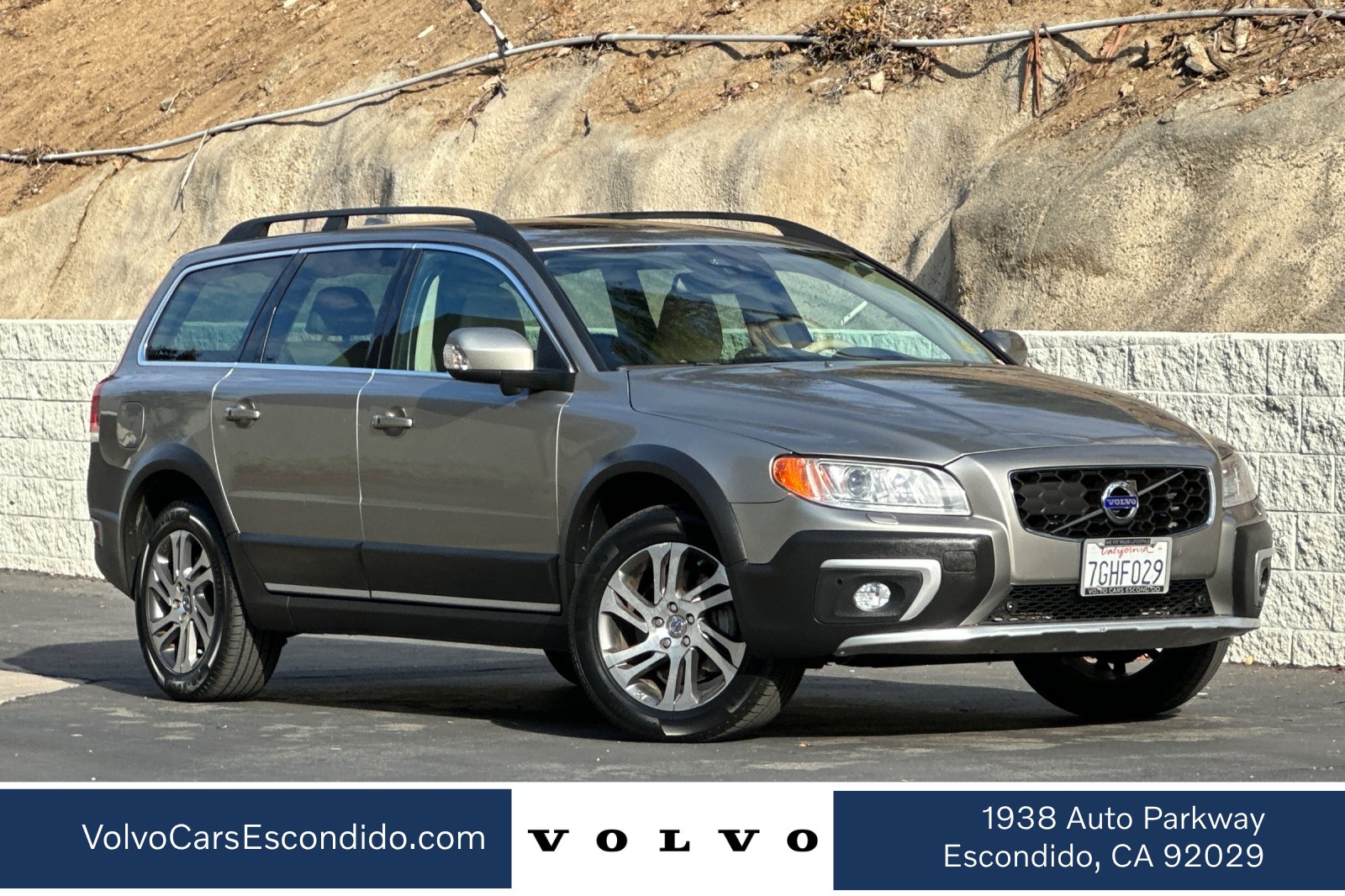 Used 2015 Volvo XC70 T5 Platinum FWD image 1