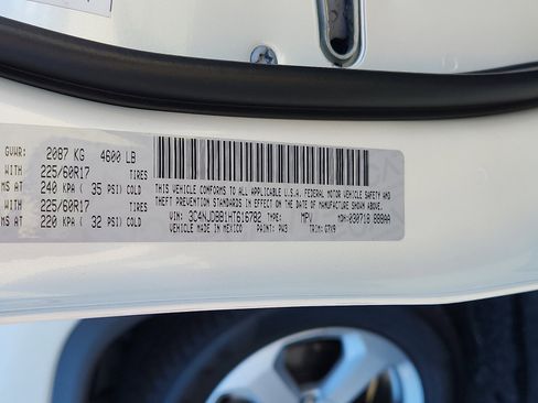 Used 2017 Jeep Compass Latitude image 27