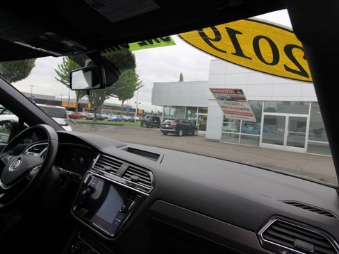 Used 2019 Volkswagen Tiguan SEL Premium R-Line image 20