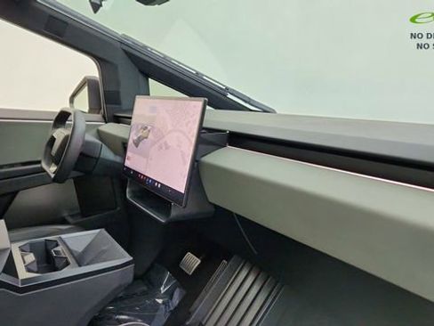 Used 2024 Tesla Cybertruck AWD Crew Cab image 18