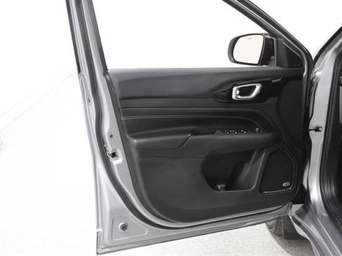 Used 2024 Jeep Compass Limited w/ High Altitude Package image 4