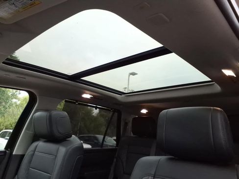 Used 2023 Toyota Sequoia Limited w/ Tow Technology Package AWD/4WD image 15