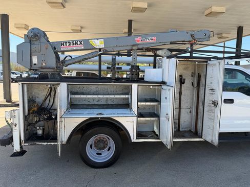 Used 2017 Ford F550 2WD Regular Cab Super Duty image 46