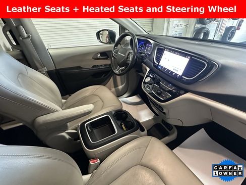 Used 2021 Chrysler Pacifica Touring-L image 25