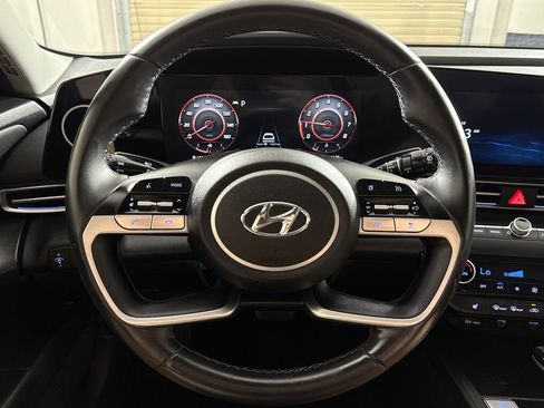 Certified 2023 Hyundai Elantra Limited FWD image 16