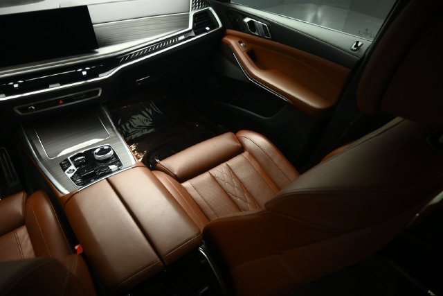 Used 2025 BMW X7 M60i w/ Executive Package AWD/4WD image 46