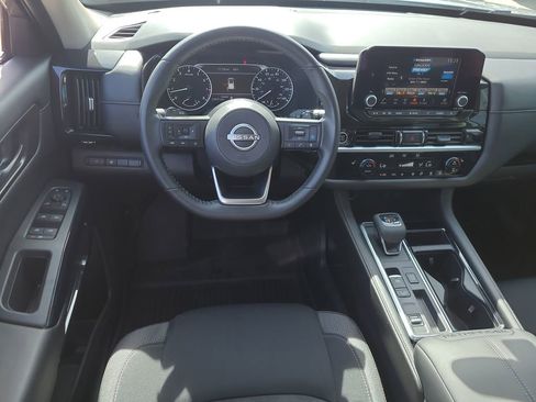 Certified 2024 Nissan Pathfinder SV image 13