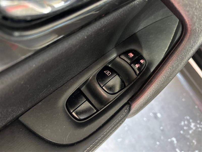 Used 2017 Nissan Rogue SV w/ SV Premium Package AWD/4WD image 32