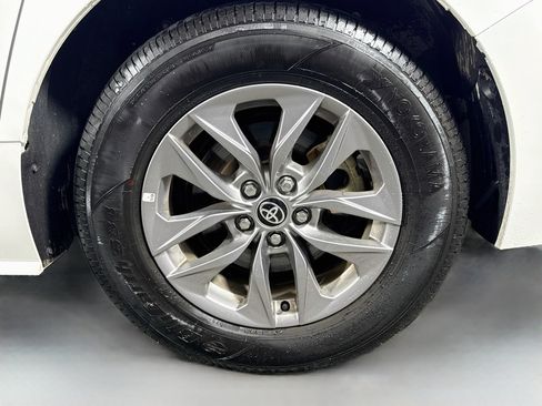 Certified 2026 Toyota Sienna LE AWD/4WD image 30