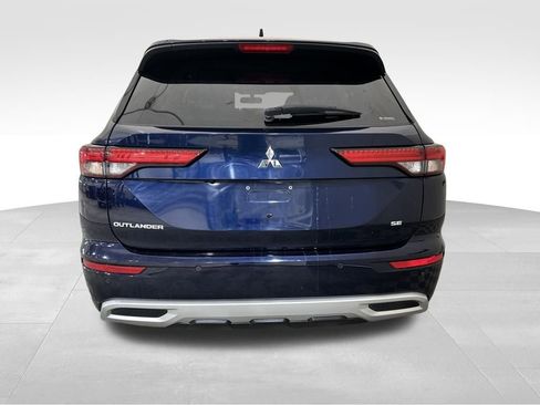 Used 2024 Mitsubishi Outlander SE image 4