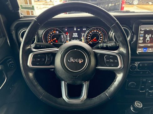 Used 2022 Jeep Wrangler Unlimited Sahara AWD/4WD image 19