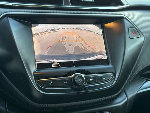 Used 2021 Chevrolet TrailBlazer LS FWD image 24