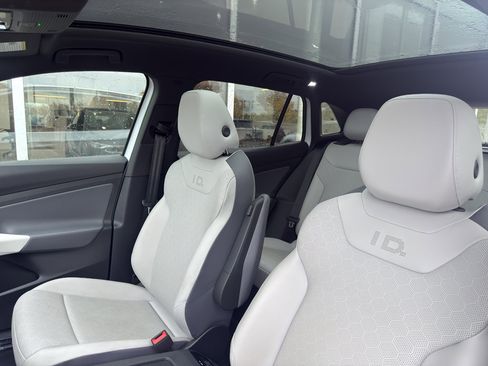 Used 2021 Volkswagen ID.4 1st Edition image 8
