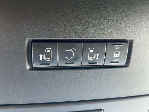 Used 2018 Dodge Grand Caravan SXT FWD image 8