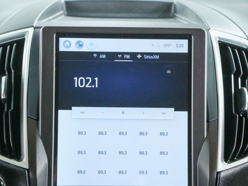 Used 2021 Ford Edge SE image 19