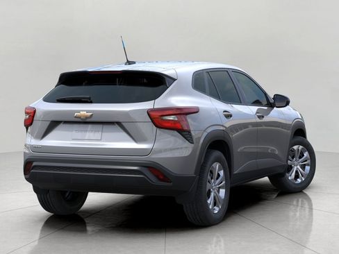 Used 2026 Chevrolet Trax LS FWD image 4