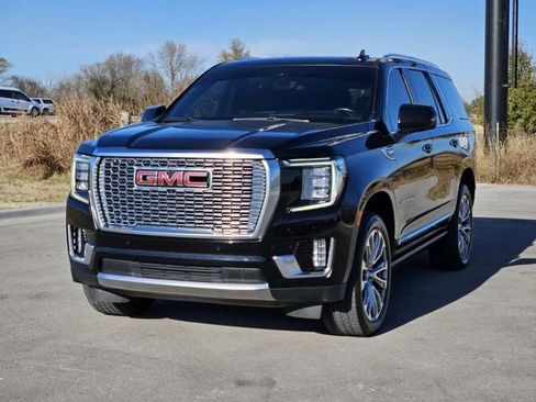 Used 2021 GMC Yukon Denali w/ Denali Ultimate Package image 3