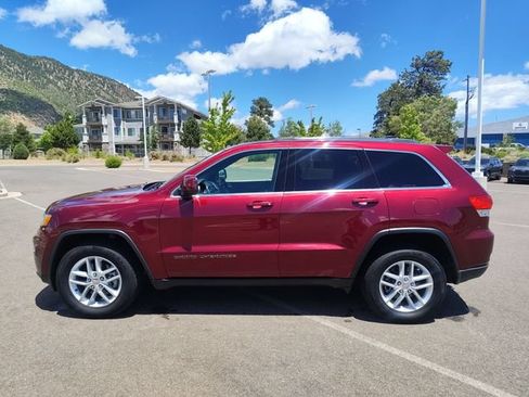 Used 2018 Jeep Grand Cherokee Laredo AWD/4WD image 6