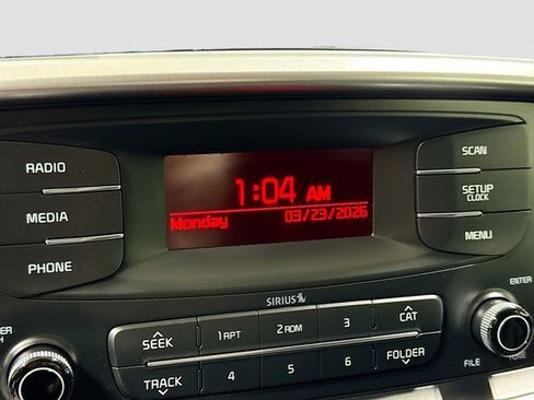 Used 2017 Kia Sorento L image 15