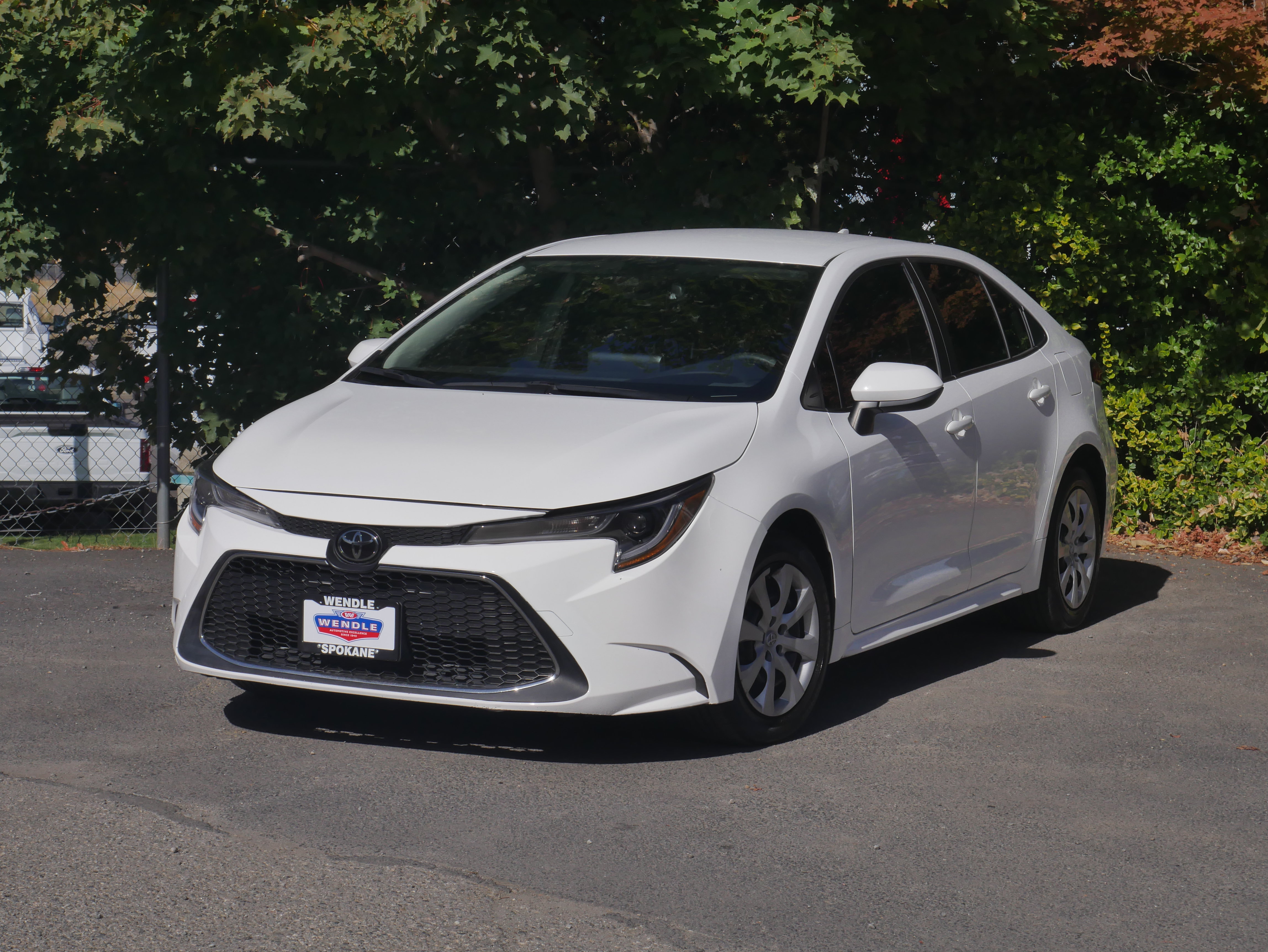 Used 2022 Toyota Corolla LE FWD image 2