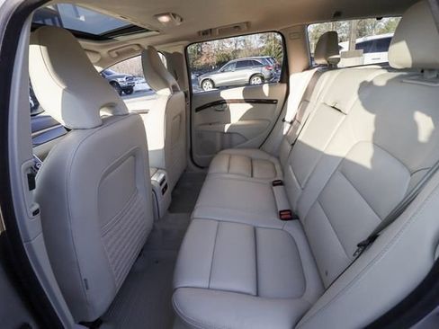 Used 2016 Volvo XC70 T5 Platinum image 37